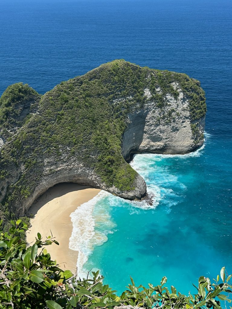 plage de Kelingking beach à nusa penida, bali
